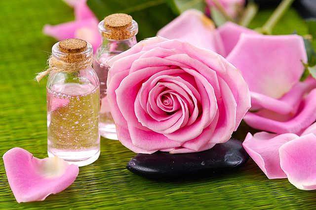 Домашнее масло для тела из лепестков роз